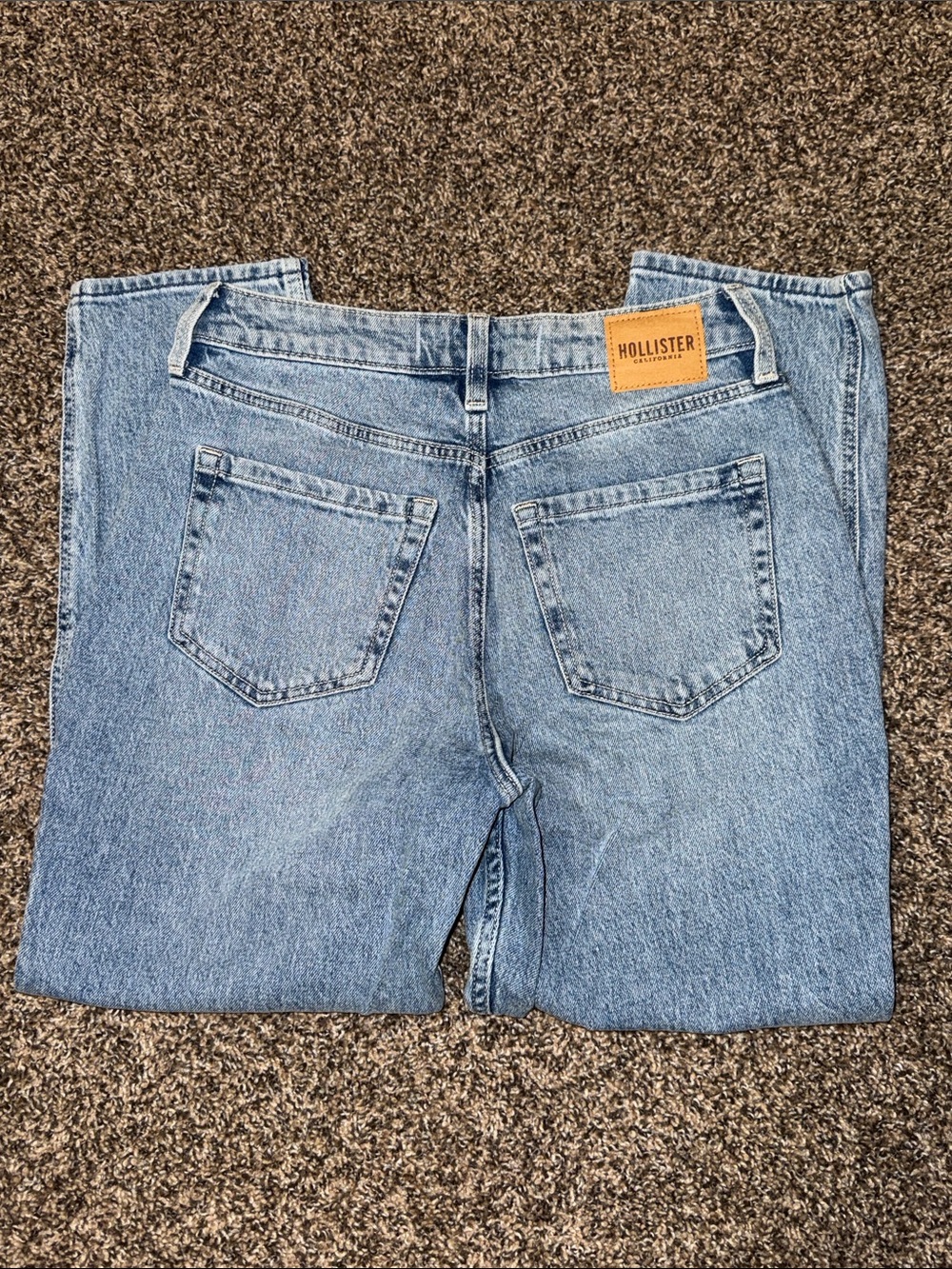 Hollister Curvy High Rise Mom Jean size 26 Short